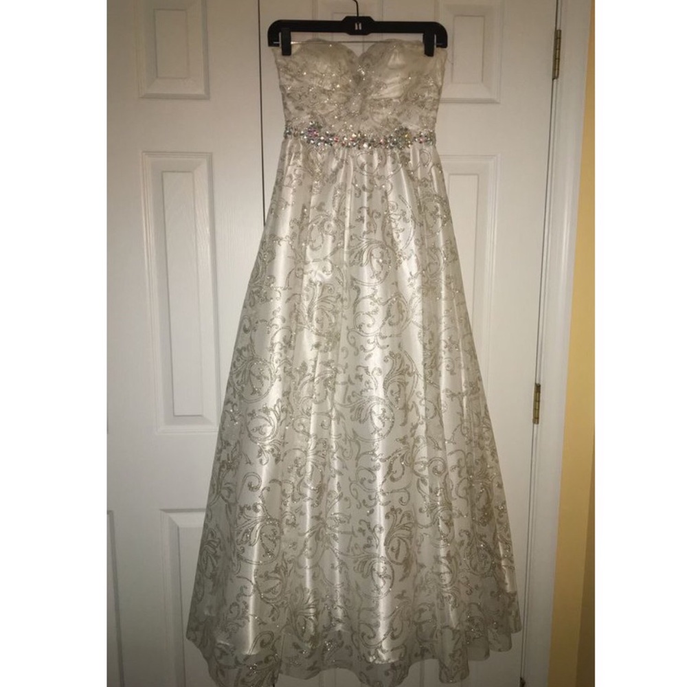 Size 3 Prom / Wedding / Formal Dress